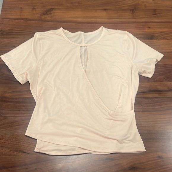 Lululemon round trip, very light peach color, size 6 - Picture 3 of 5